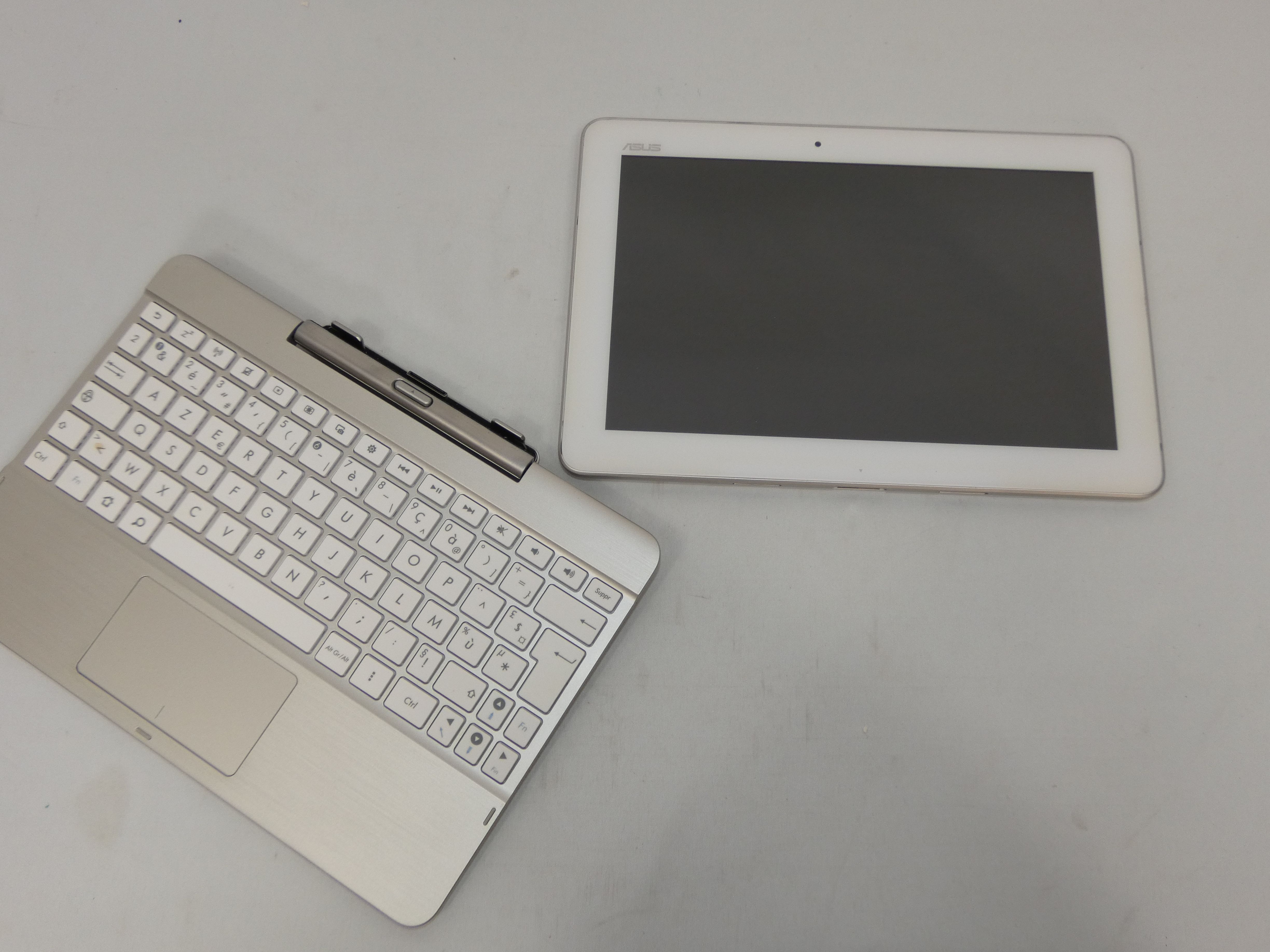 Tablette ASUS K010 avec clavier Très bon état - Vue 2 - 